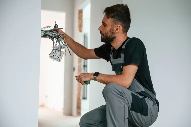 Exploring the World of Electrician Contractors